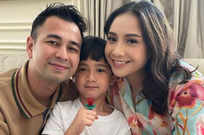 Nagita Slavina hamil dan Rafathar masuk SD