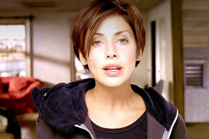 Natalie Imbruglia di Video Musik 'Torn'