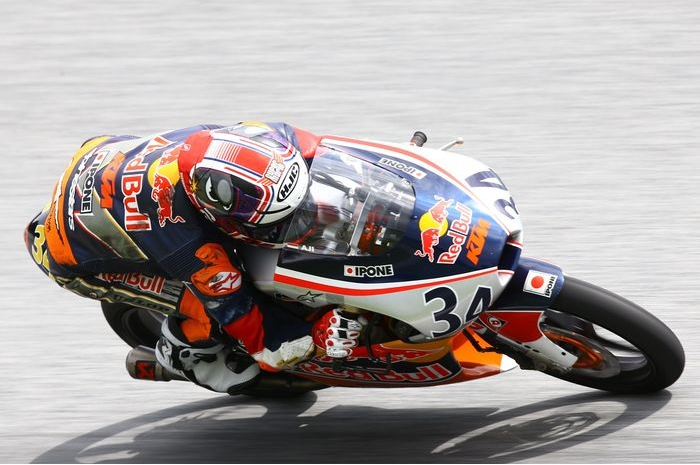 Pembalap Indonesia, Mario Suryo Aji tambah poin pada ajang Red Bull Rookies Cup 2021 di sirkuit MotoGP Jerman 2021, Minggu (20/6/2021).