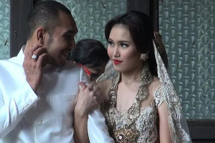 Pernikahan Ayu dan Enji