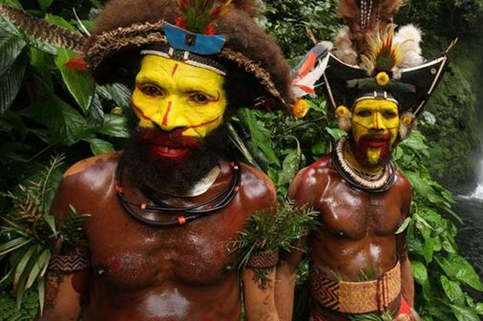 Setelah Soeharto lengser, orang Papua Barat kemudian berada di posisi kunci otoritas di Papua Barat. 