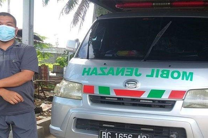 Hendri Saputra (35) sopir ambulans pasien Covid-19.
