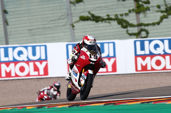 Pembalap Indonesia Andi Gilang tampil impresif di Moto3 Austria 2021.