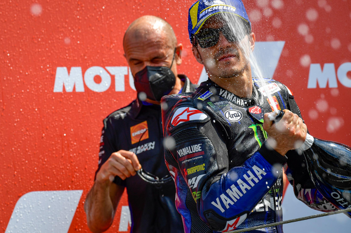 Pembalap tim Monster Energy Yamaha, Maverick Vinales resmi akan meninggalkan Yamaha di MotoGP 2022.