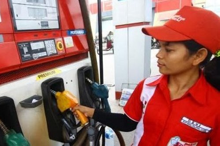Ilustrasi. Bikers musti siap-siap bensin Premium enggak ada lagi di SPBU Pertamina, ini sebabnya bro!
