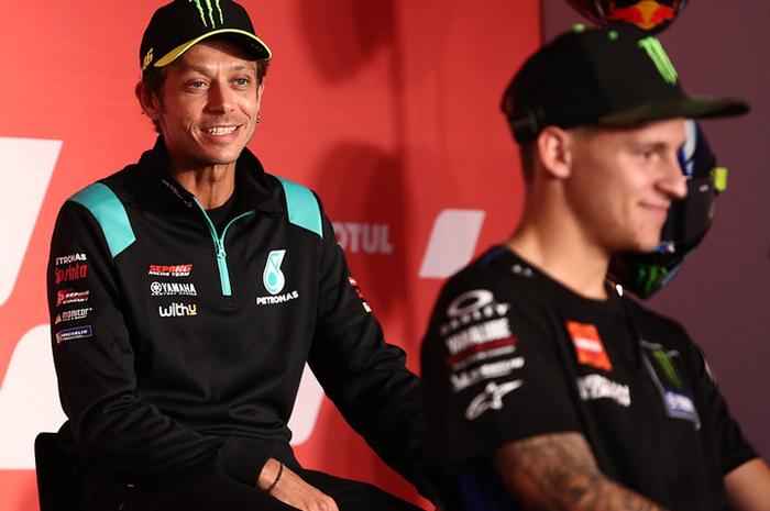 Valentino Rossi (kiri) balik ke tim Yamaha pabrikan di MotoGP 2022 bareng dengan Fabio Quartararo (kanan), Beneran nih?