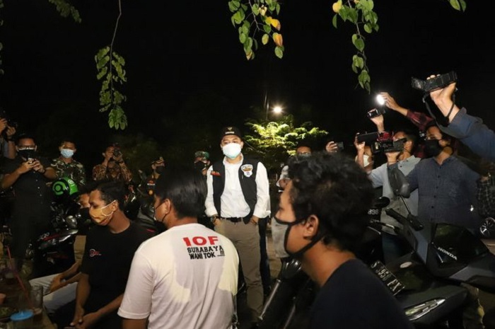 Awas masih nekat nongkrong pas PPKM Darurat di Surabaya, siap-siap main ke kuburan Covid-19
