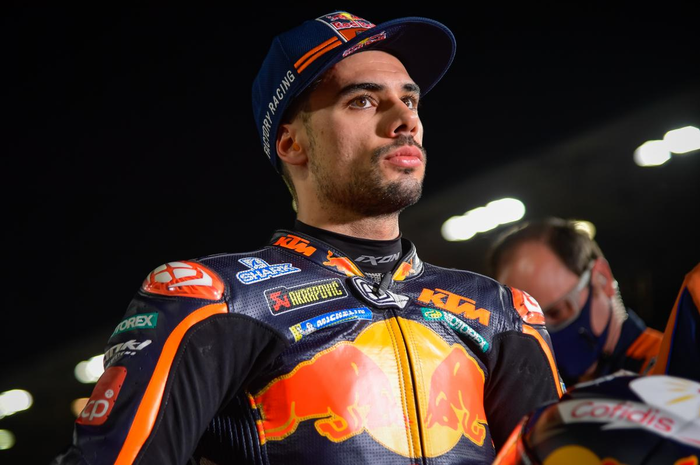Bertahan di KTM, Miguel Oliveira tolak mentah-mentah tawaran Yamaha untuk jadi pengganti Maverick Vinales di MotoGP 2022.
