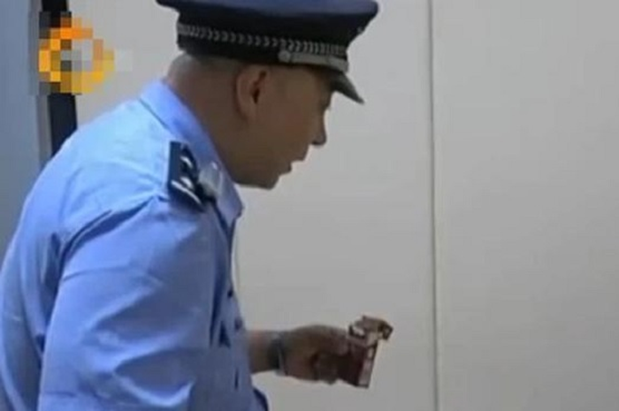 Seorang pria masuk penjara karena sebungkus rokok yang ia temukan di jalan