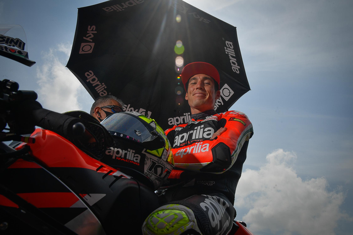 Pembalap tim Aprilia Racing Team Gresini, Aleix Espargaro berulang tahun.
