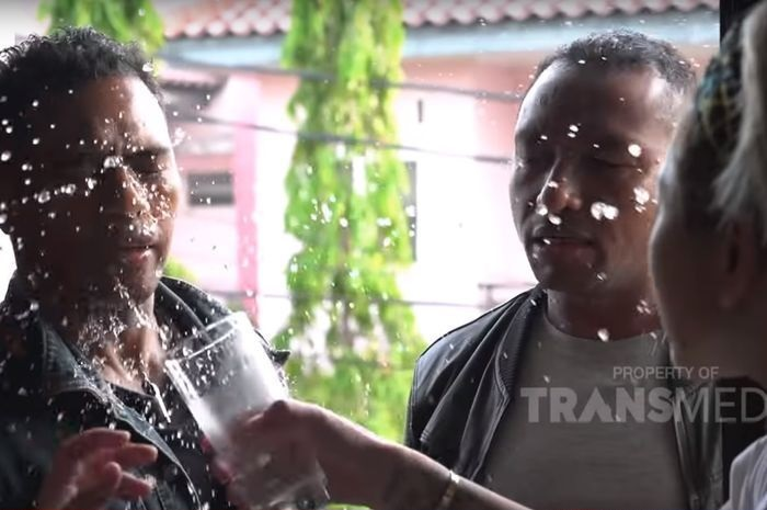 Cuma artis ini yang berani siram debt collector, keluarin tendangan kungfu, begini kronologinya.
