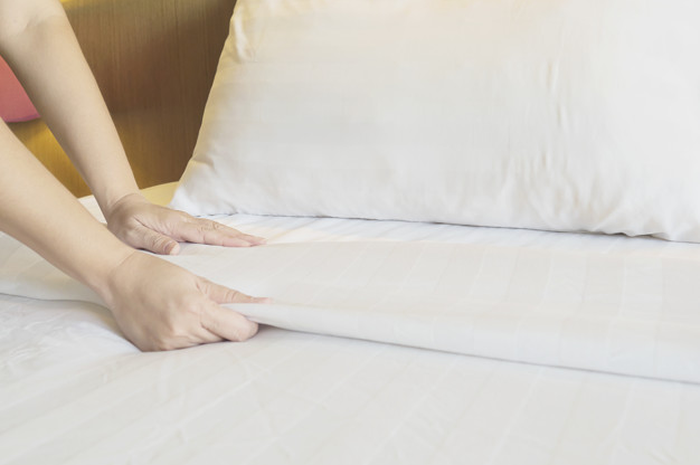 Pentingkah Mencuci Sprei Setelah Berhubungan Intim? Begini Faktanya