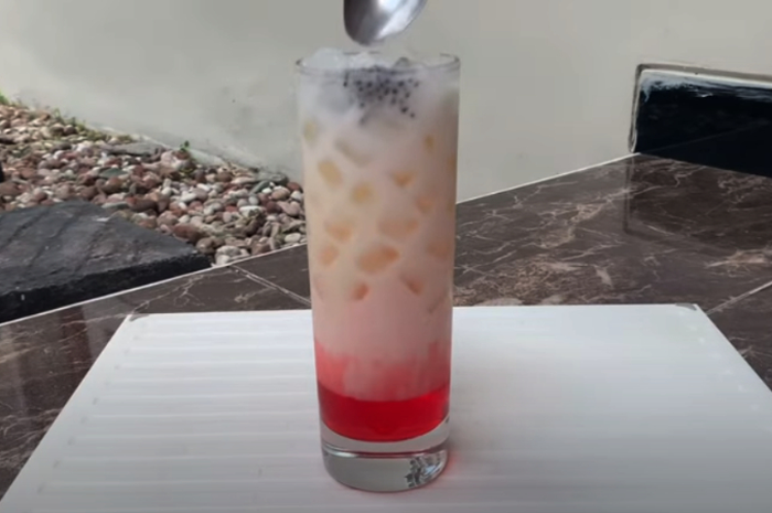 Es merah putih yakult
