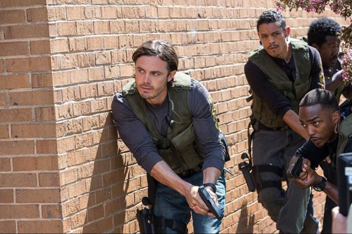 Film Triple 9 akan tayang malam ini, simak sinopsisnya.