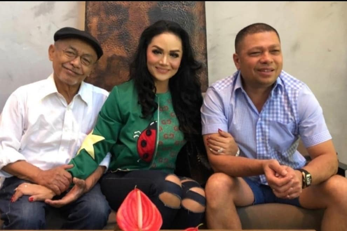 Raul Lemos bersama KD dan sang ayah mertua