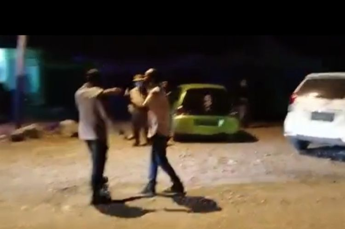 Mantan Wakil Ketua DPRD Tapteng, Sumut nekat melewati pos penyekatan tanpa dokumen, Jumat (16/7/2021) malam