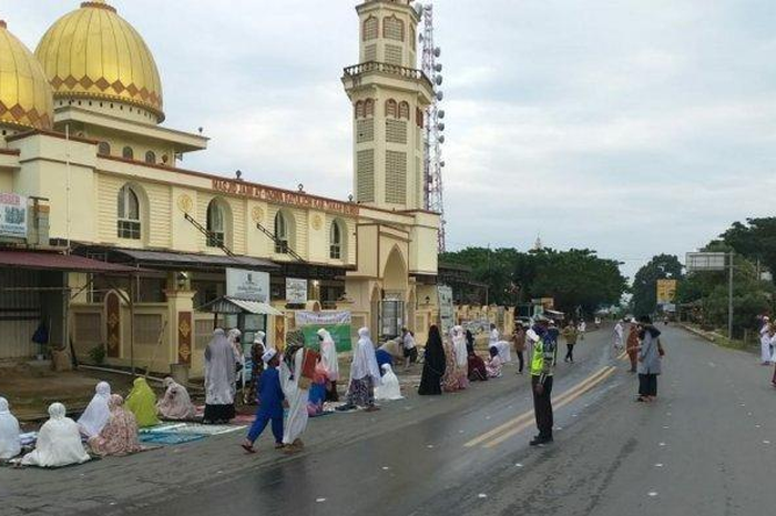 Satlantas lakukan pengamanan pelaksanaan salat Idul Adha di Batulicin Kabupaten Tanahbumbu.
