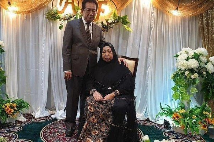 Anwar Fuady dan istrinya, Farida Cosim
