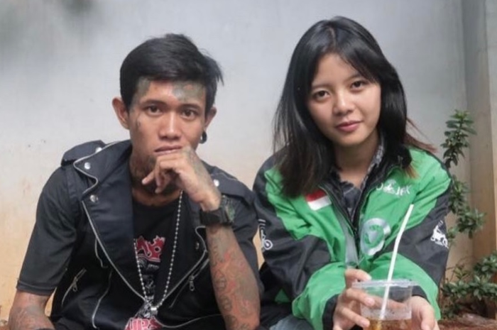 YouTuber dan selebgram Tante Ismi (@isminhidayah), mantan driver ojol yang sekarang bisa beli rumah Rp 1,6 miliar cash.