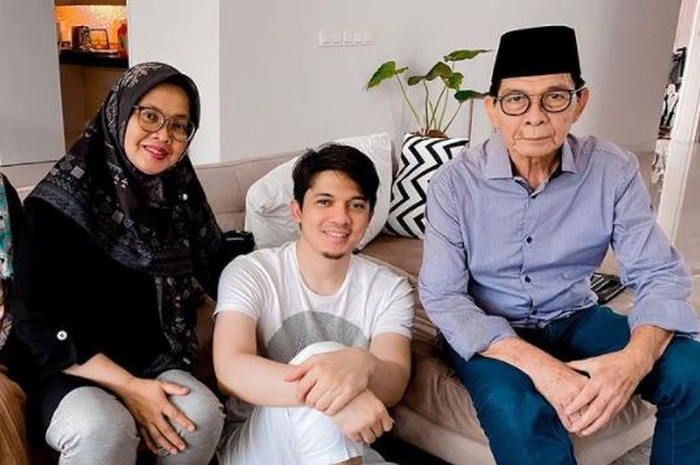 Irwansyah dan kedua orangtuanya