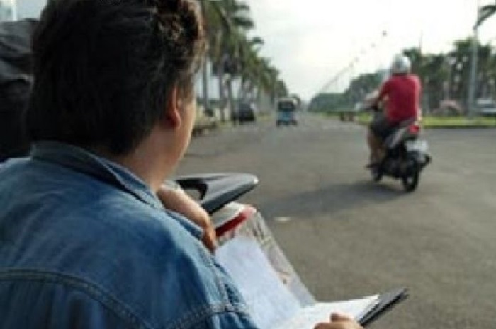 Ilustrasi debt collector mata elang