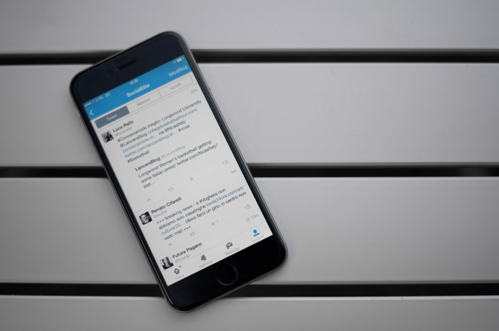 Ilustrasi Twitter for iPhone
