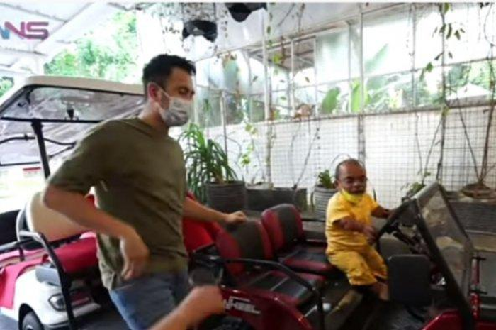 Raffi Ahmad tepati janji belikan mobil baru untuk Ucok Baba