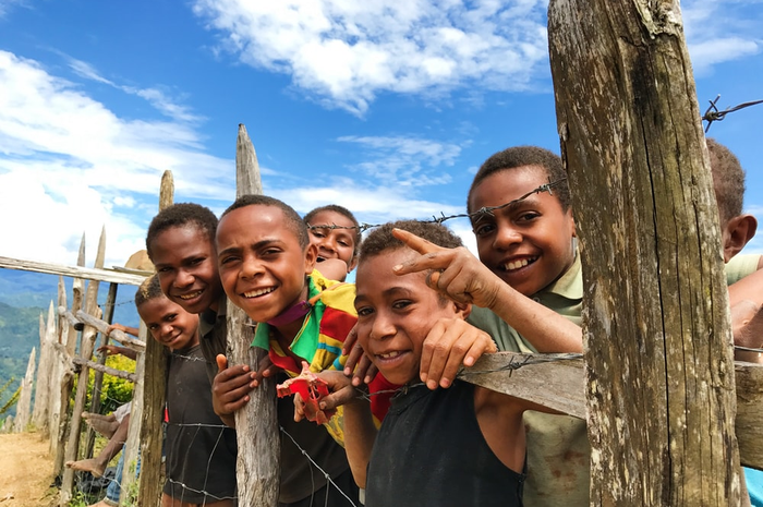 Ilustrasi anak-anak Papua. Ini jawaban kondisi geografis Pulau Papua beserta Maluku berdasarkan peta.