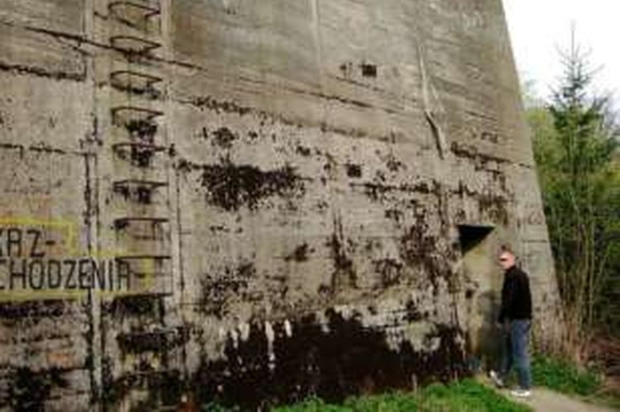 Kompleks bunker di Mamerki, Polandia tempat harta jarahan Nazi yang hilang diklaim telah ditemukan.