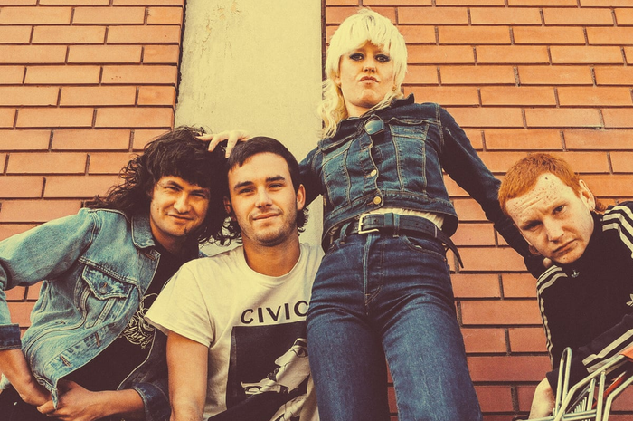 Amyl And The Sniffers