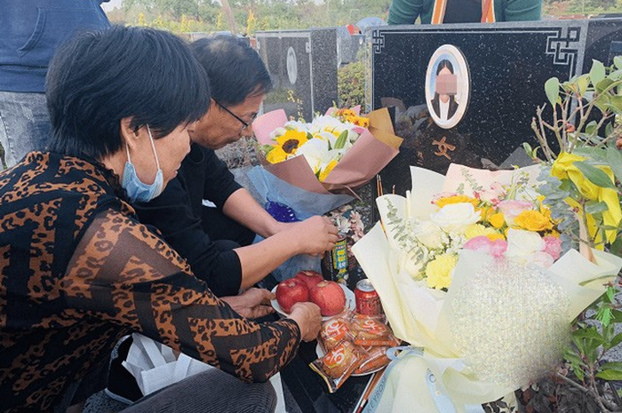 Pemakaman Liu Min yang meninggal usai dibunuh suami sendiri