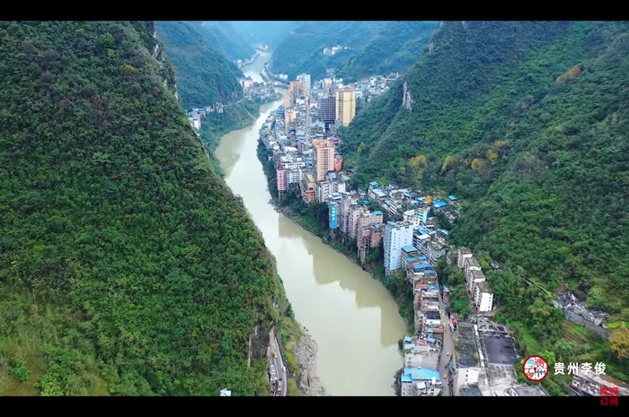 Kota Yanjin di Yunnan, China yang dinilai merupakan kota tersempit di dunia.