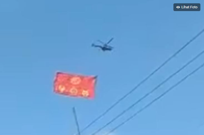 Foto Helikopter TNI AU dituduh keliling sambil membawa bendera China.
