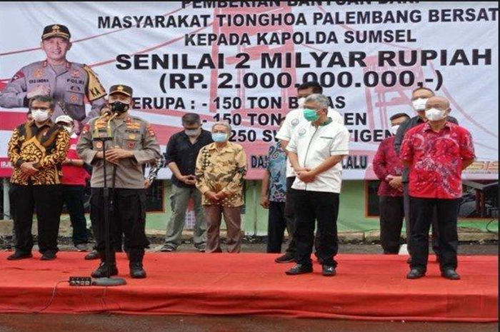 Kapolda Sumatera Selatan menerima sumbangan berupa barang senilai Rp2 miliar dari paguyuban Tionghoa.