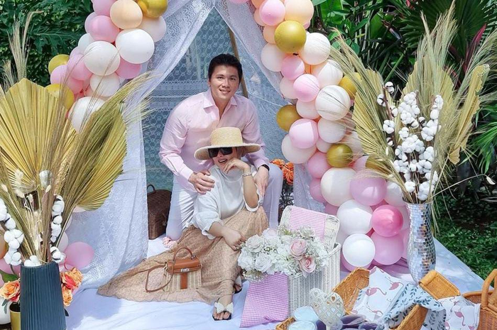 Syahrini dan Reino Barack