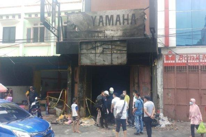 Lokasi kebakaran di bengkel motor berlokasi di Jalan Cemara Raya