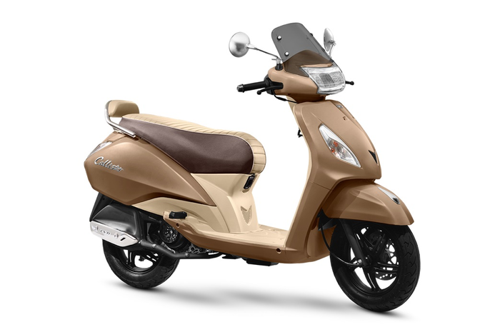 Cuma Rp 17 jutaan, motor matic pesaing Vespa dari TVS bisa isi bensin gak perlu buka jok.