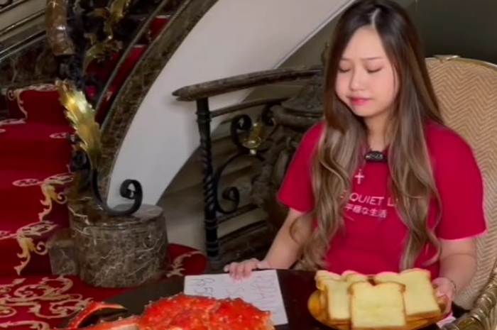 Tangkapan layar video TikTok Sisca Kohl jual roti panggang Rp 1 M.