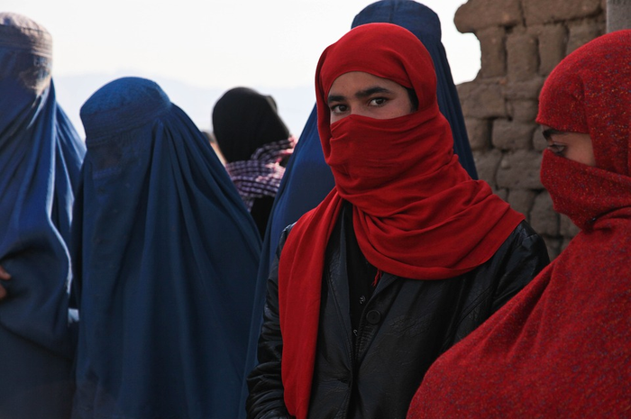 Kisah peremuan Afghanistan setelah Afghanistan jatuh ke tangan Taliban.