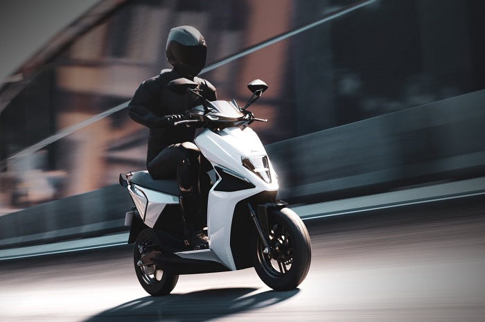 Motor listrik baru dijual dengan harga beda tipis dibanding Honda BeAT