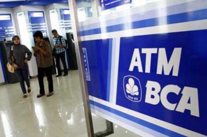 Ilustrasi ATM BCA. Apakah karyawan yang punya rekening BCA akan dapat bantuan subsidi gaji? 