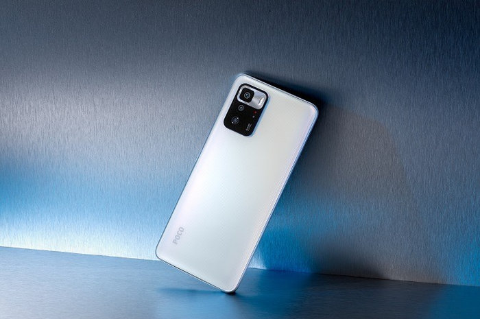 POCO X3 GT memiliki layar lebih kecil dari pendahulunya.