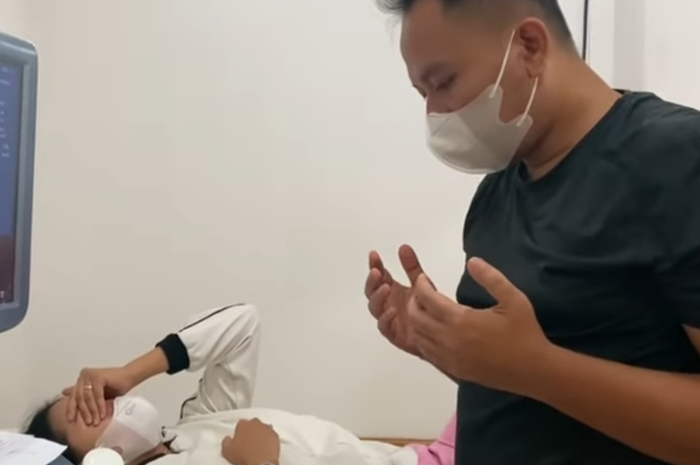 Kalina Octaranny mengalami keguguran, begini unggahan sang suami, Vicky Prasetyo.