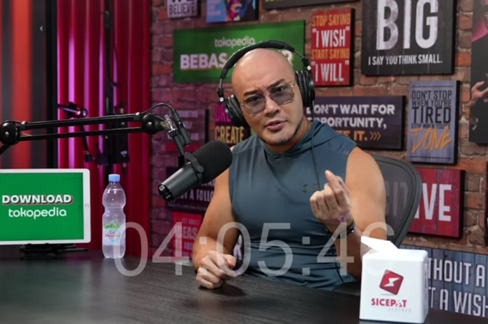 Deddy Corbuzier kembali unggah video YouTube dan beberkan alasan sempat berhenti podcast karena kritis dan hampir meninggal.