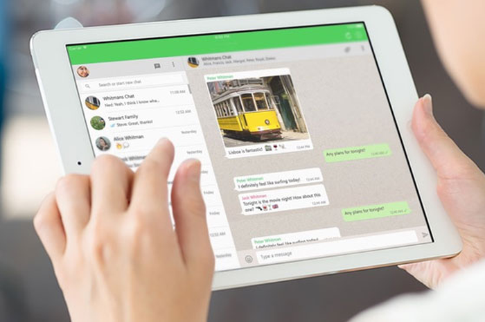 Ilustrasi penggunaan Whatsapp di iPad