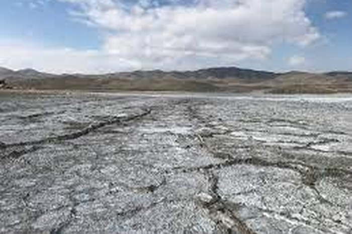 Dulunya tempat ini adalah Danau Urmia, kini mengalami kekeringan dahsyat sampai dikhawatirkan Timur Tengah tak bisa ditinggali