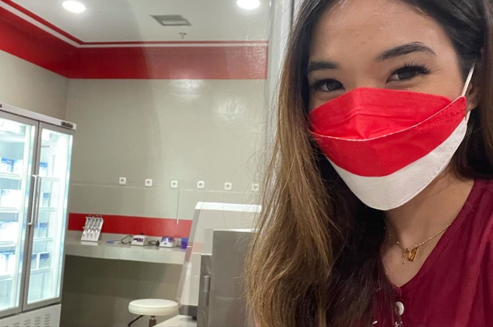 Foto Gisel datang ke kota Manado, Sulawesi Utara bikin netizen insecure. Rekam video bareng Nobu di banyak kota jadi penyebabnya.