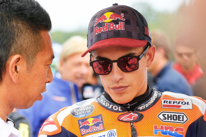 Pembalap tim Repsol Honda, Marc Marquez mengeluh jelang tes MotoGP Indonesia 2022 di sirkuit Mandalika, (11-13/2/2022).