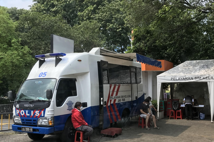Perpanjang SIM C dilayanan SIM keliling harus tes kesehatan, ini lokasi SIM Keliling hari kamis 26 Agustus 2021.