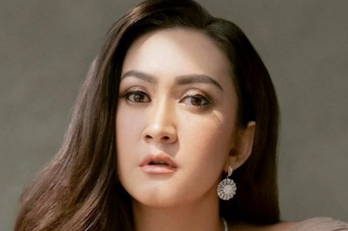 Nafa Urbach diteror pinjaman online (pinjol)